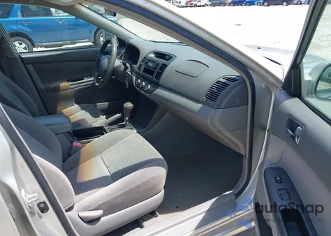 2005 Toyota Camry Le z USA, uszkodzony, nr VIN 4T1BE32K85U950838